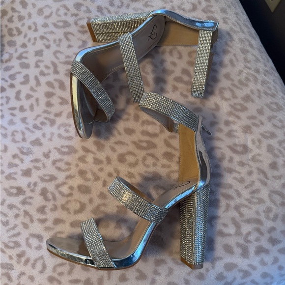 Windsor High Heels - Picture 2 of 6